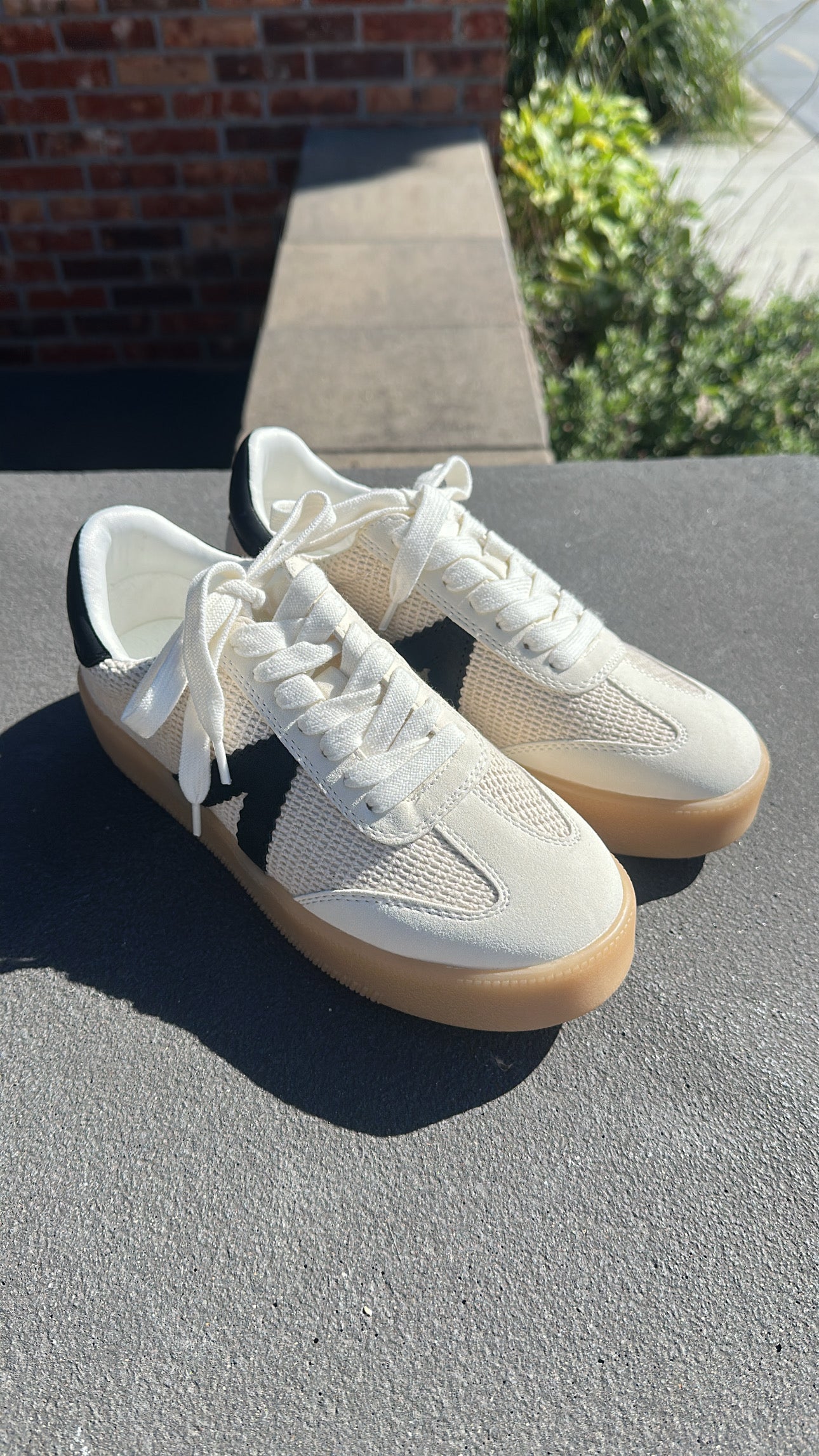 Axel Black & White Sneaker