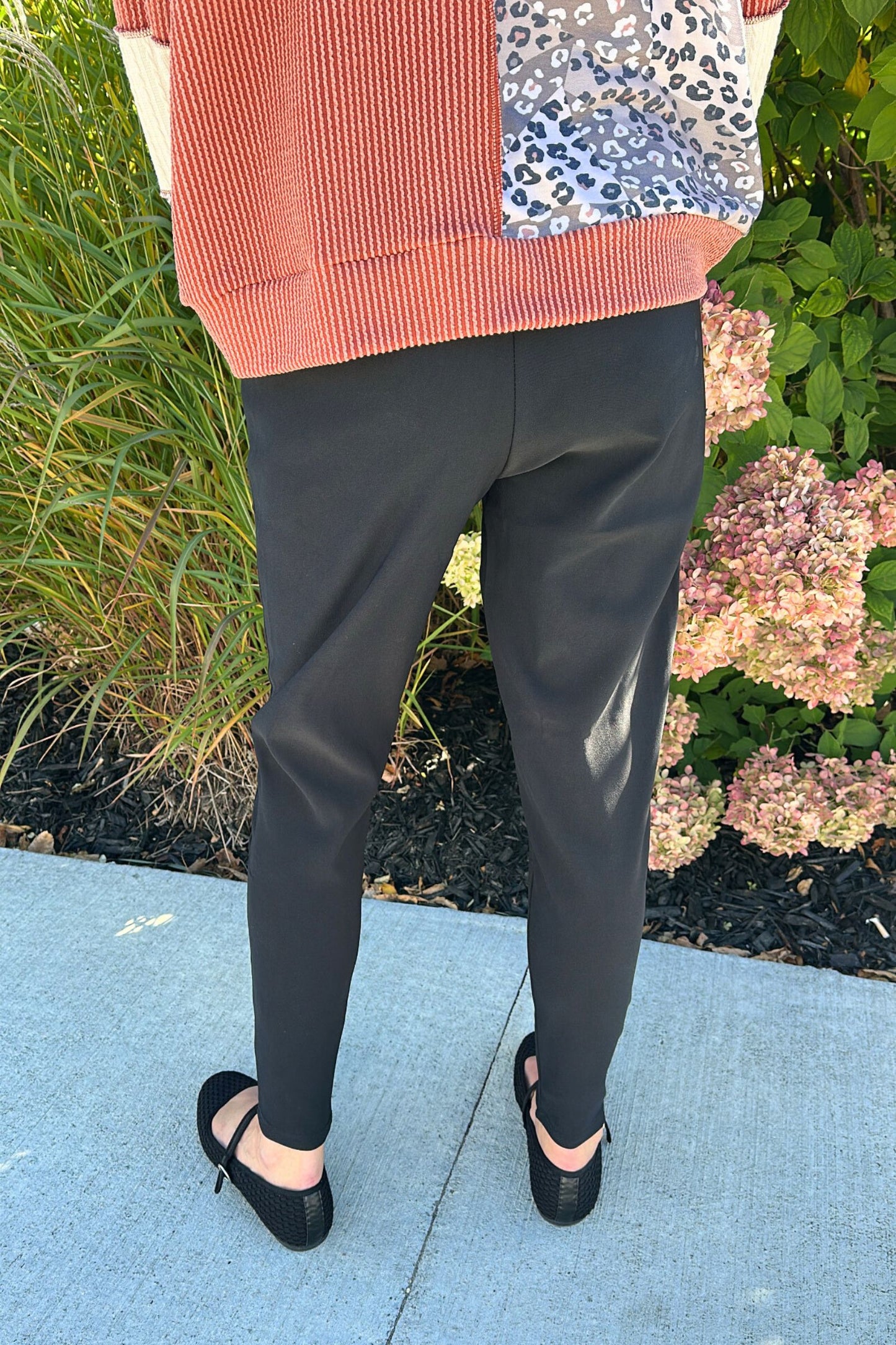 Hilarie Super Soft Tapered Pant