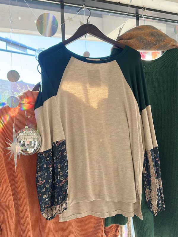 DOORBUSTER: Color-blocked Side Slit Balloon Long Sleeve Top