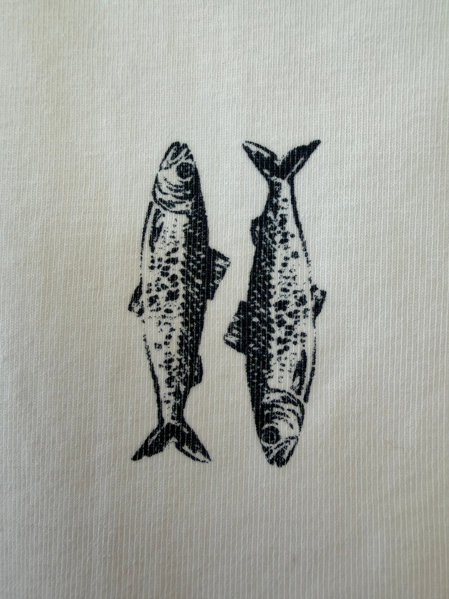 Fitted Fish Graphic Knit Crop Top