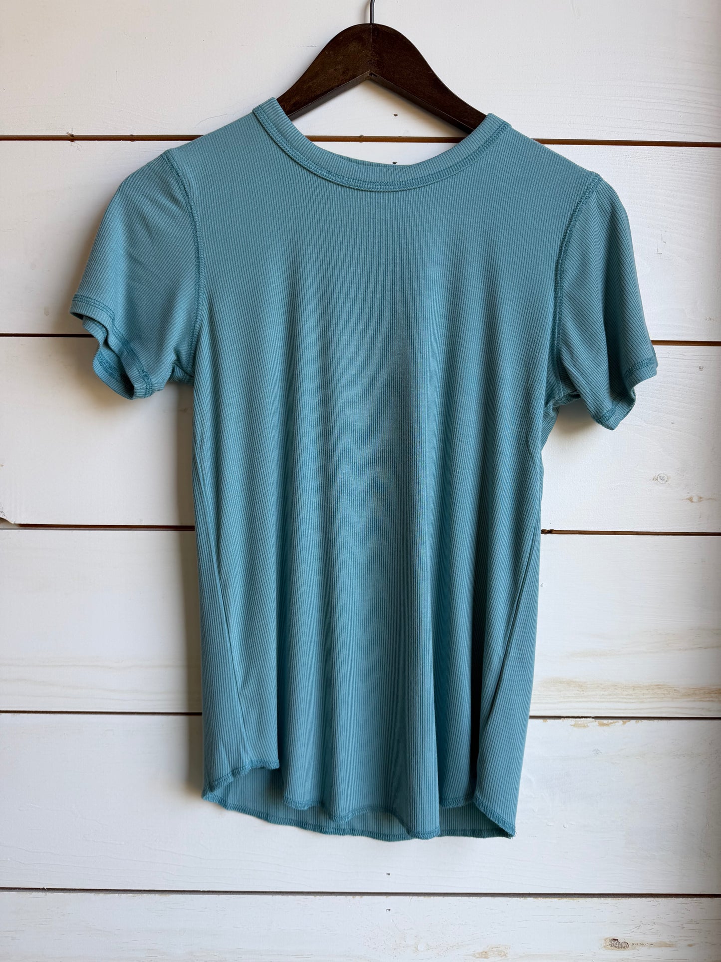 Ribbed Curved Hem Tee