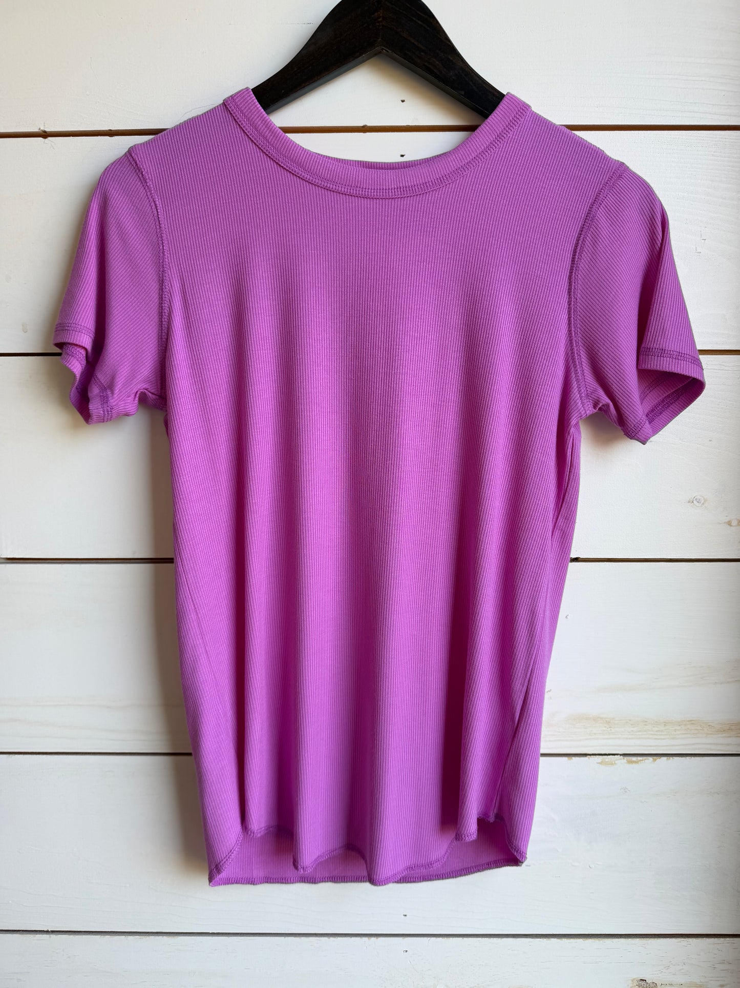 Ribbed Curved Hem Tee
