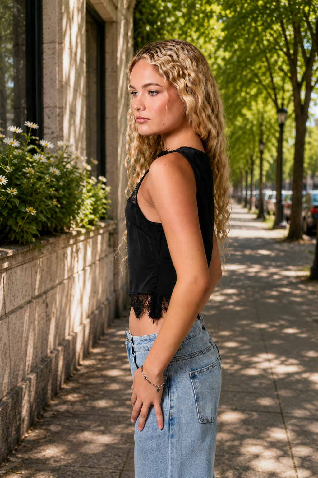 Elegant Lace Sleeveless Top