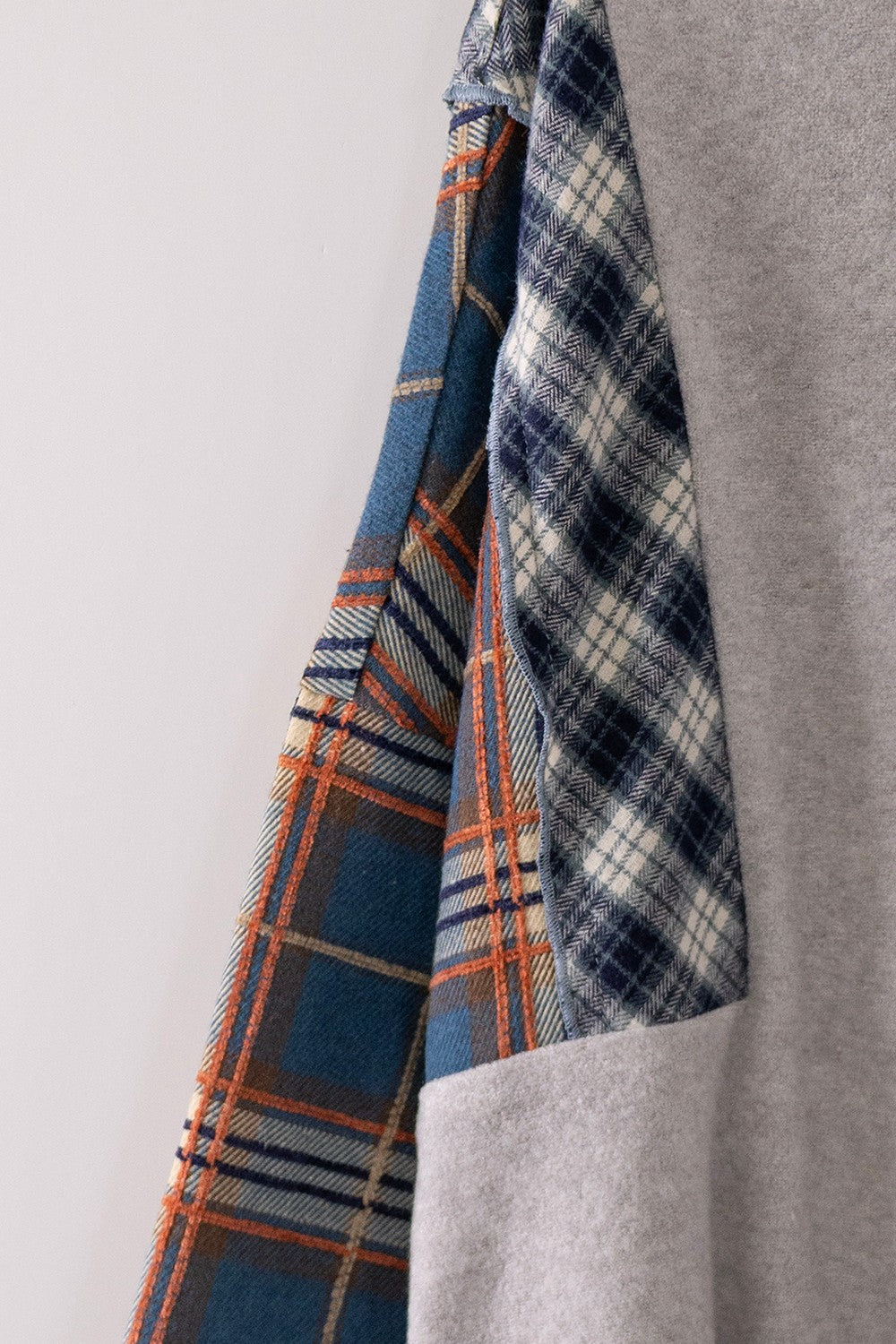 Plaid Sleeve Mixed Knit Pullover