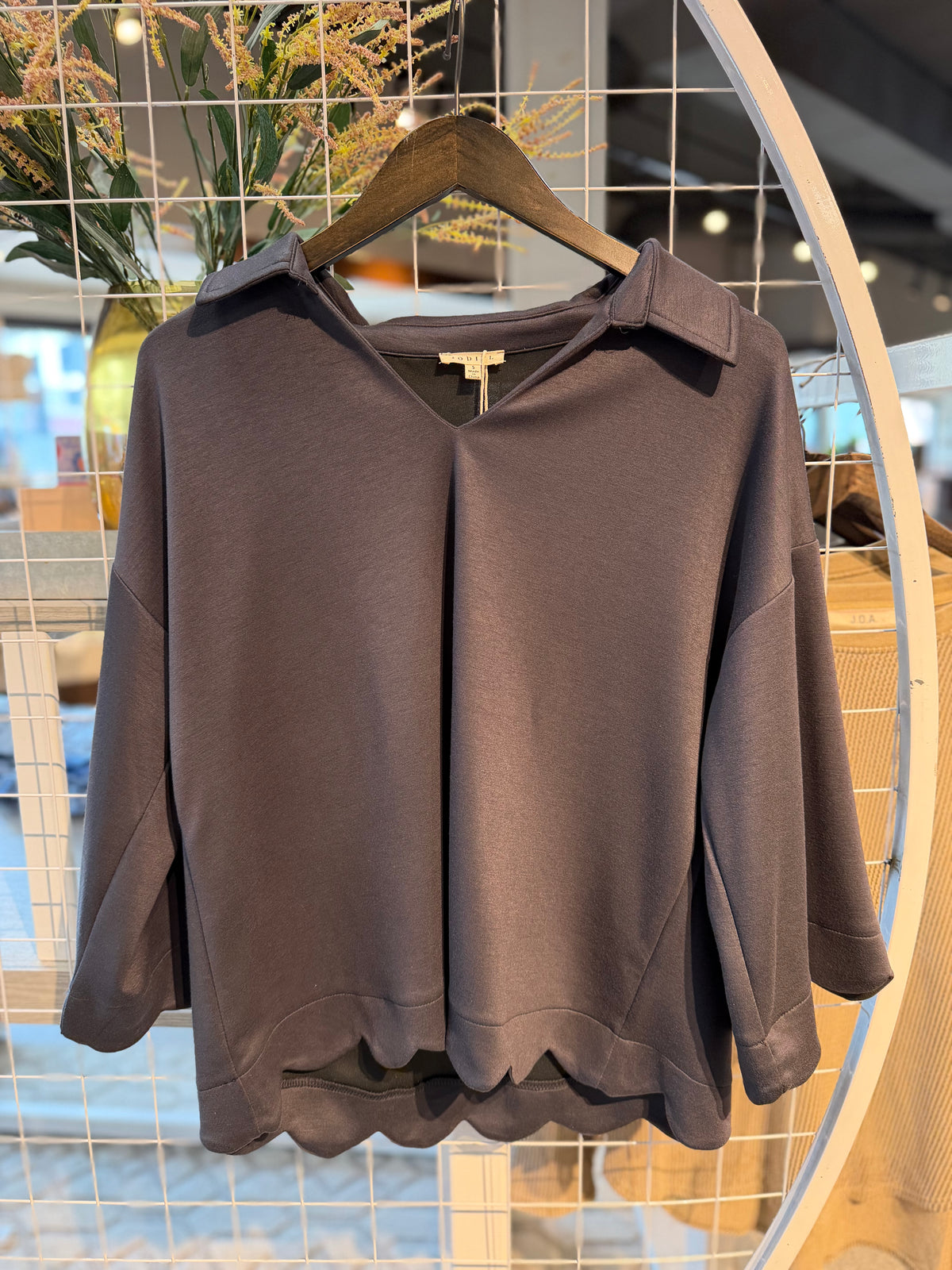 Scallop Edge V-Neck Blouse