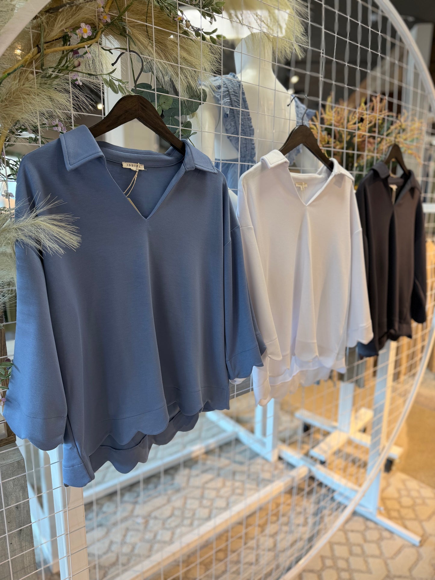 Scallop Edge V-Neck Blouse