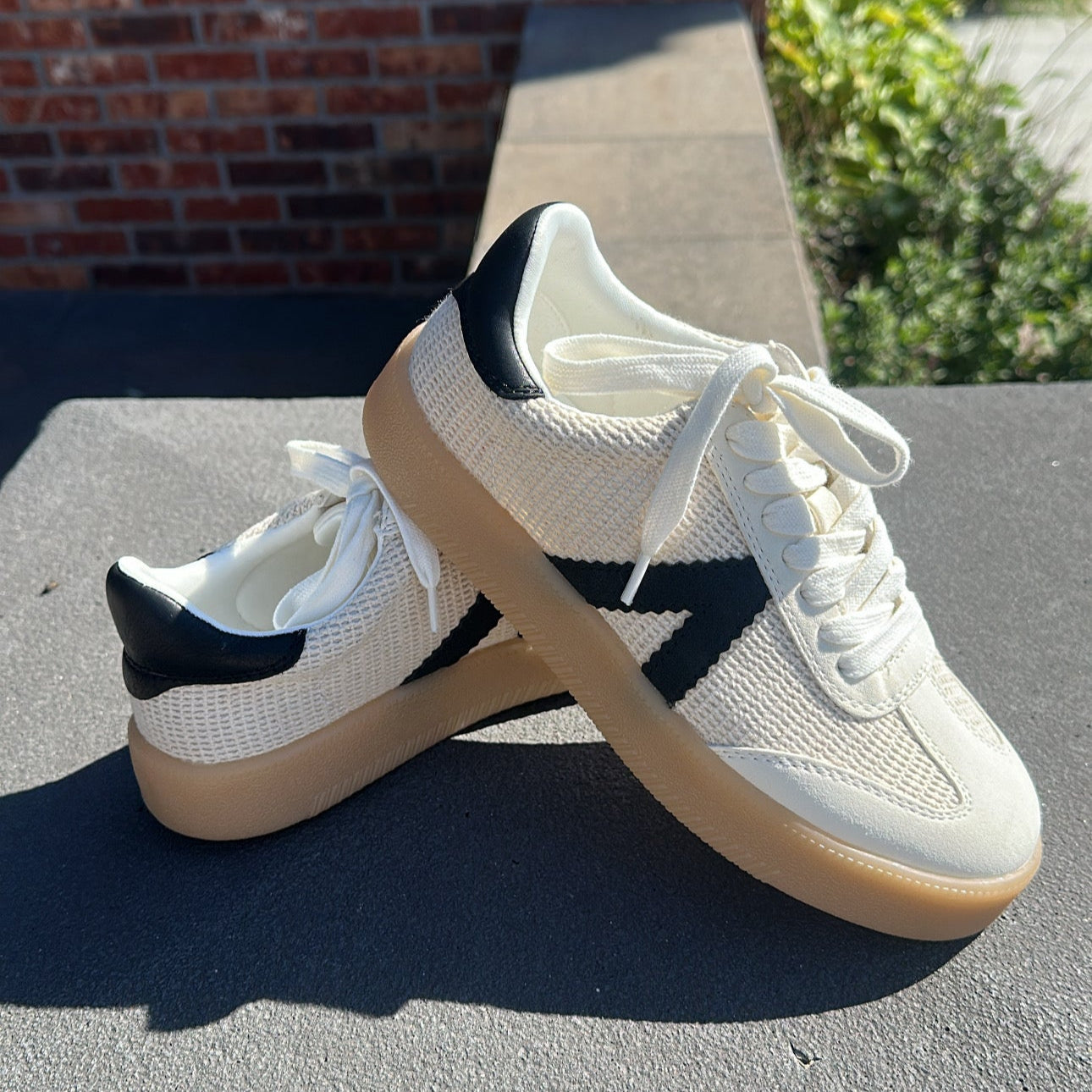 Axel Black & White Sneaker