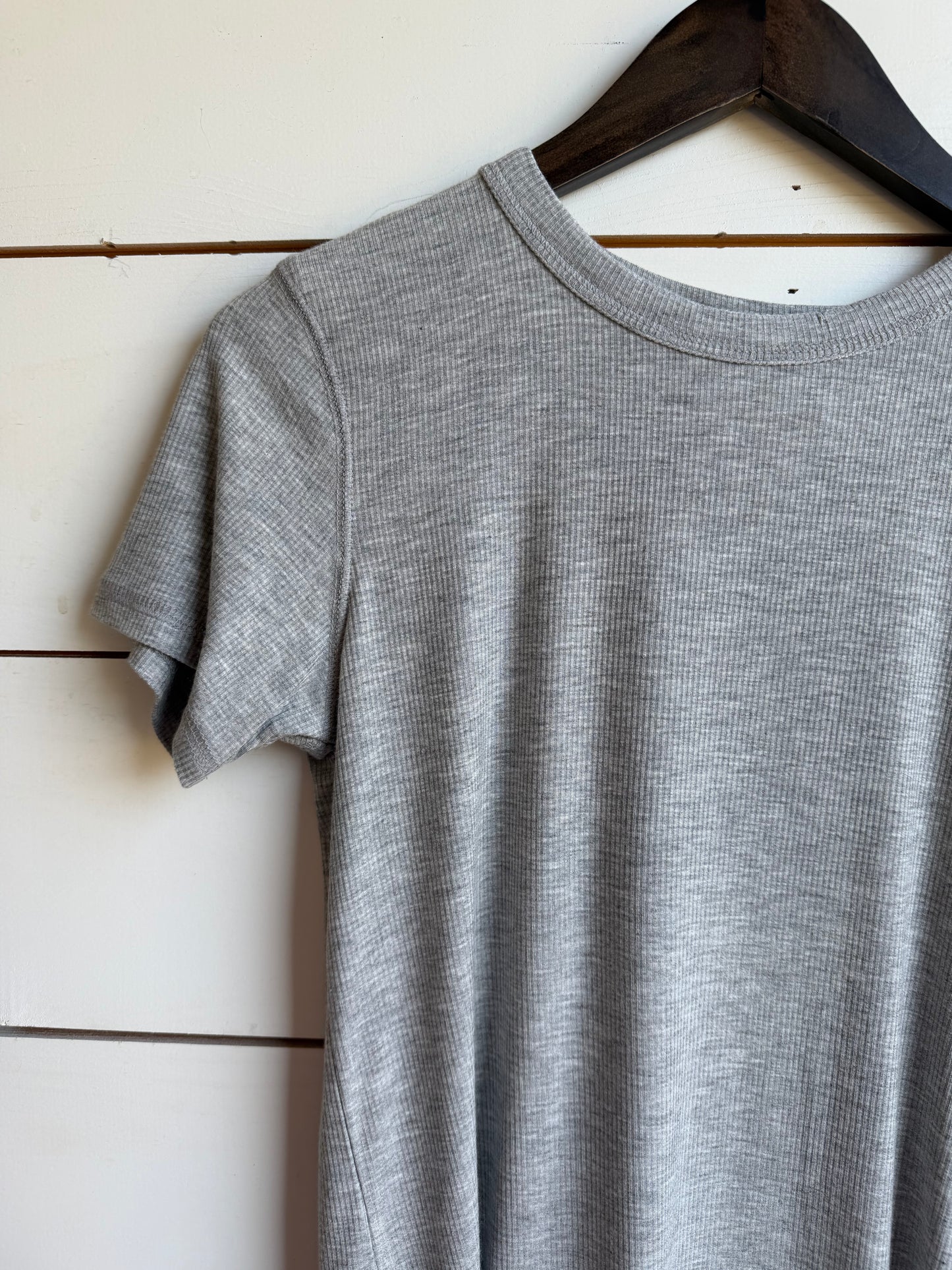 Ribbed Curved Hem Tee