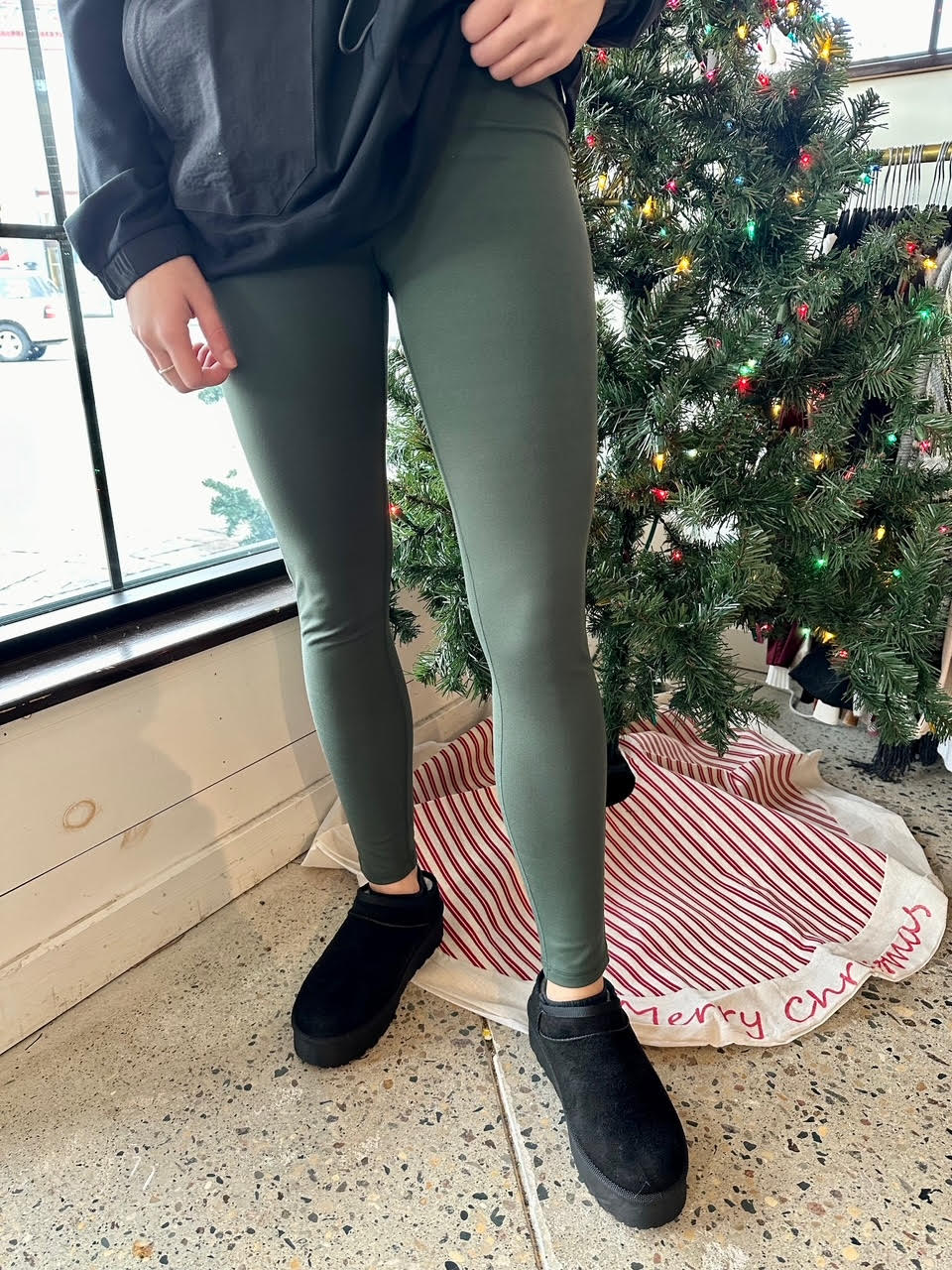 Move My Direction Leggings (Army Green) – Sunday's Best Boutique