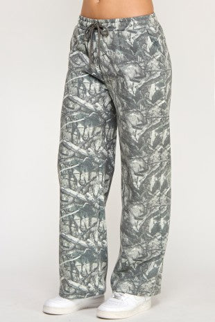 Yelena Fleece Mid Rise Camo Pants