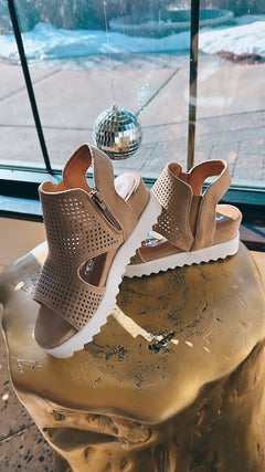 Amy Sneaker Sandal.
