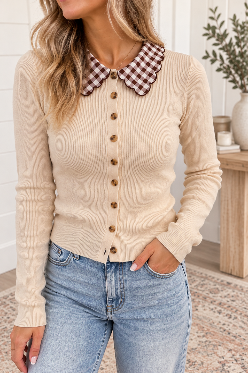Scallop Collar Checkered Knit Top