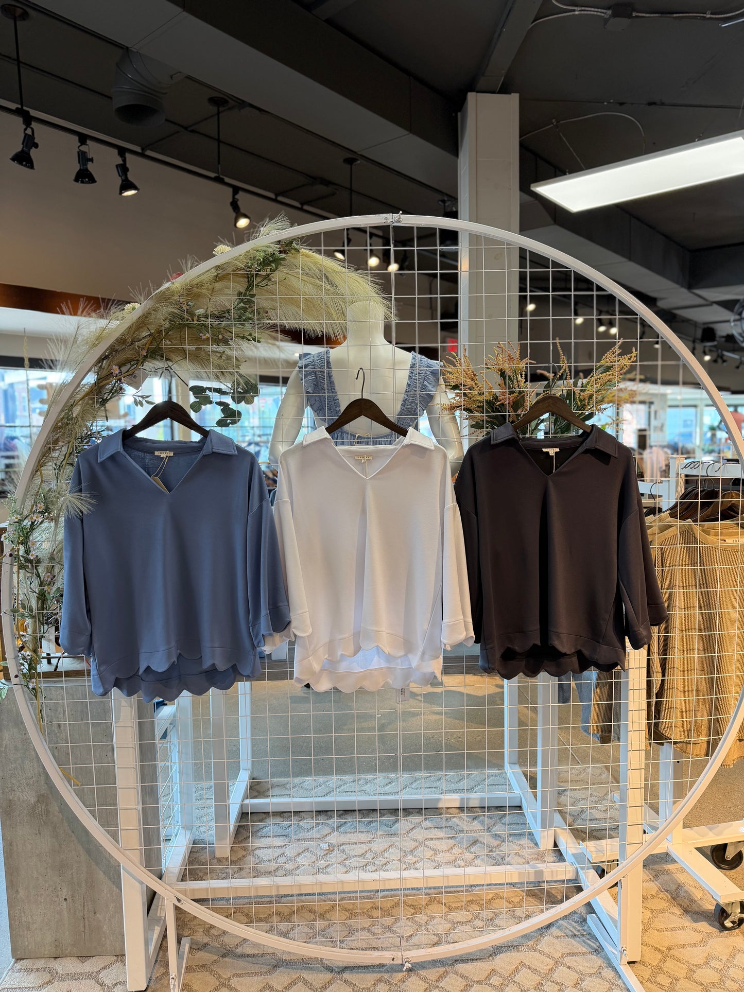Scallop Edge V-Neck Blouse