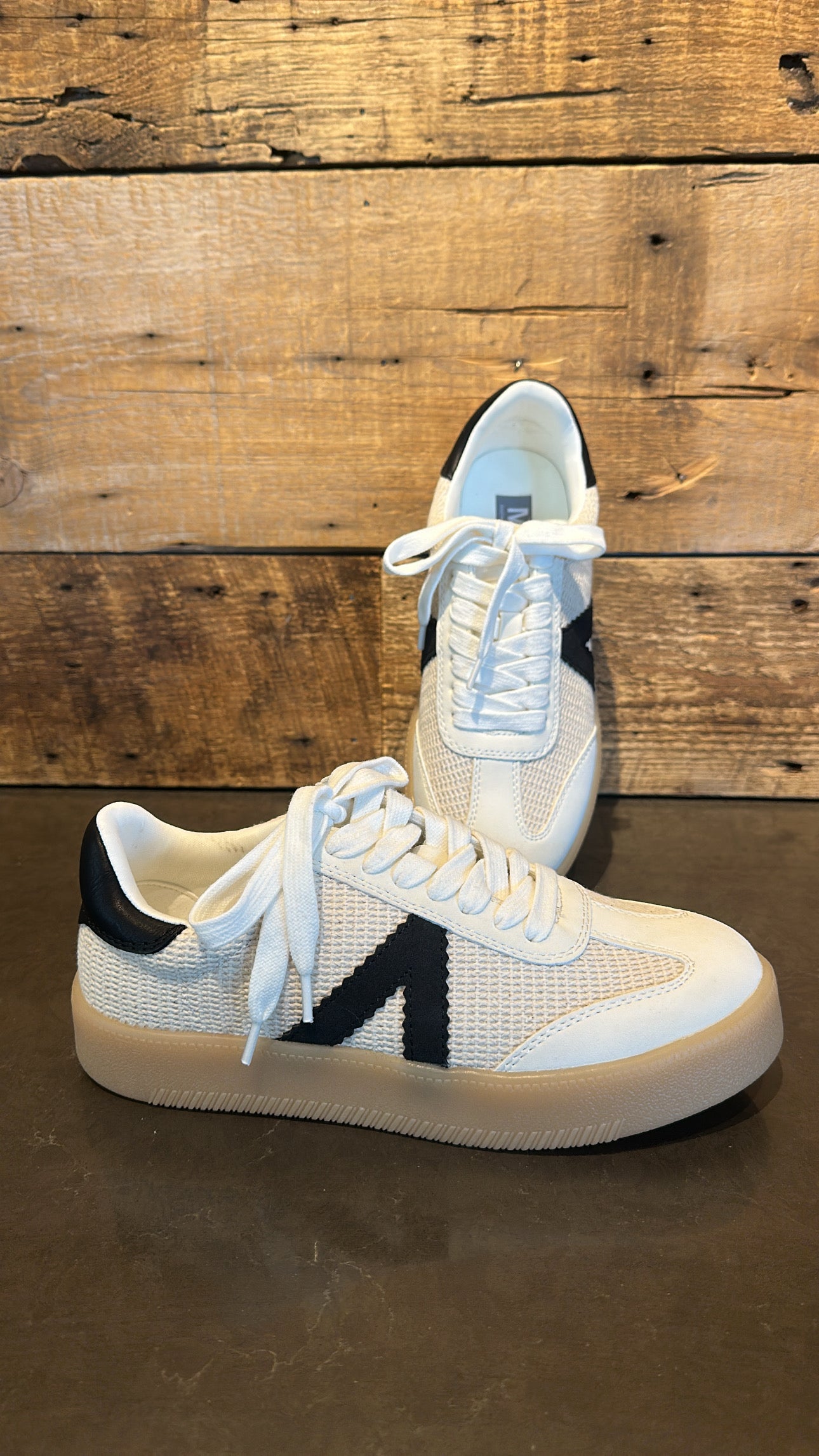 Axel Black & White Sneaker