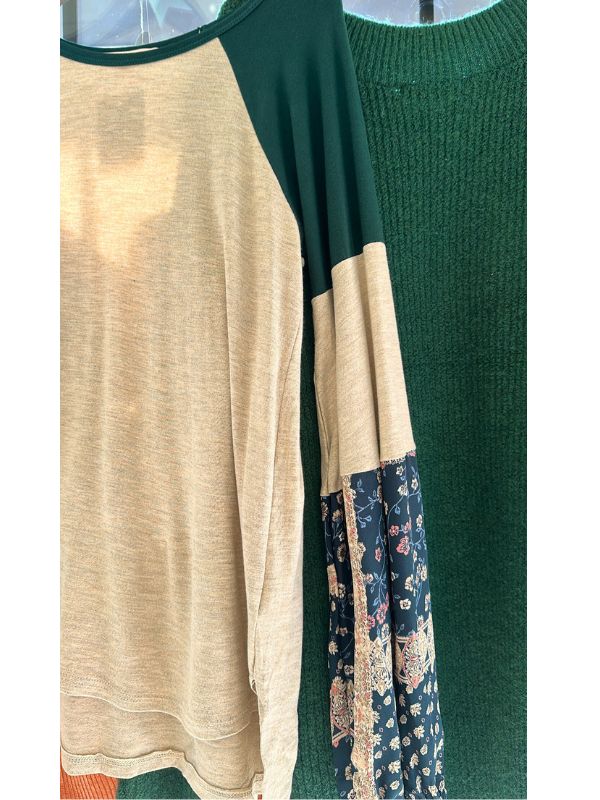 DOORBUSTER: Color-blocked Side Slit Balloon Long Sleeve Top