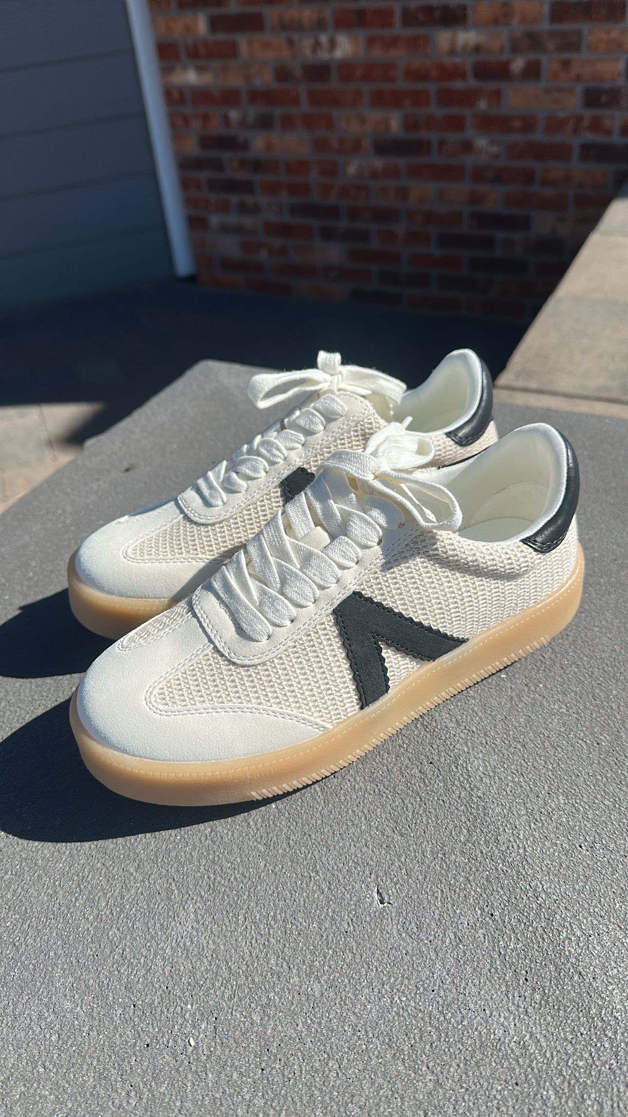 Axel Black & White Sneaker