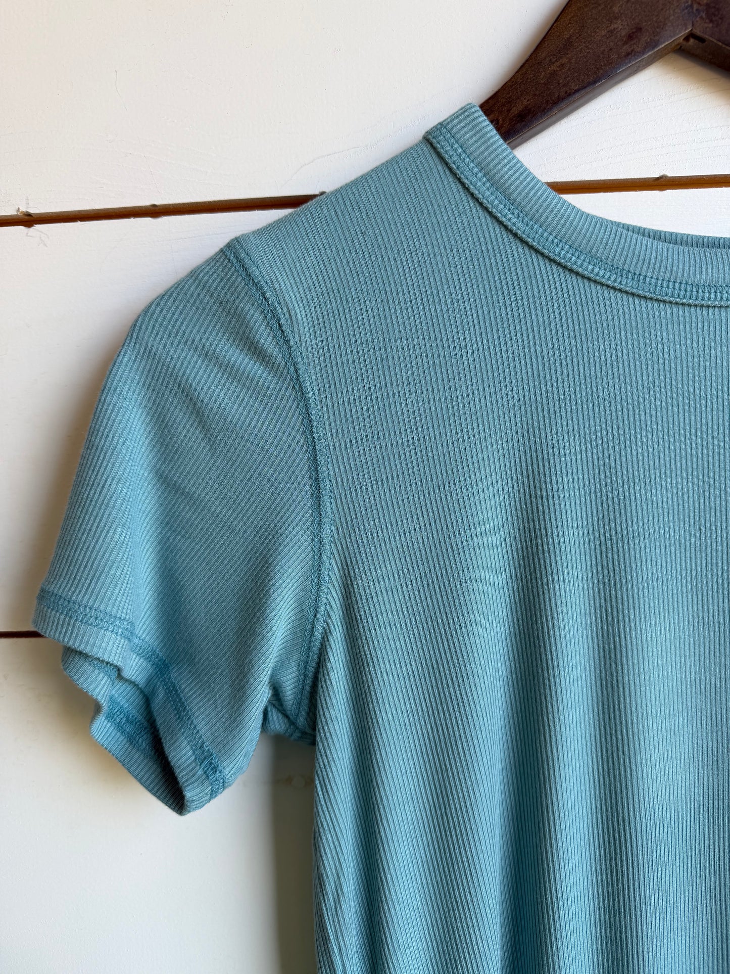 Ribbed Curved Hem Tee