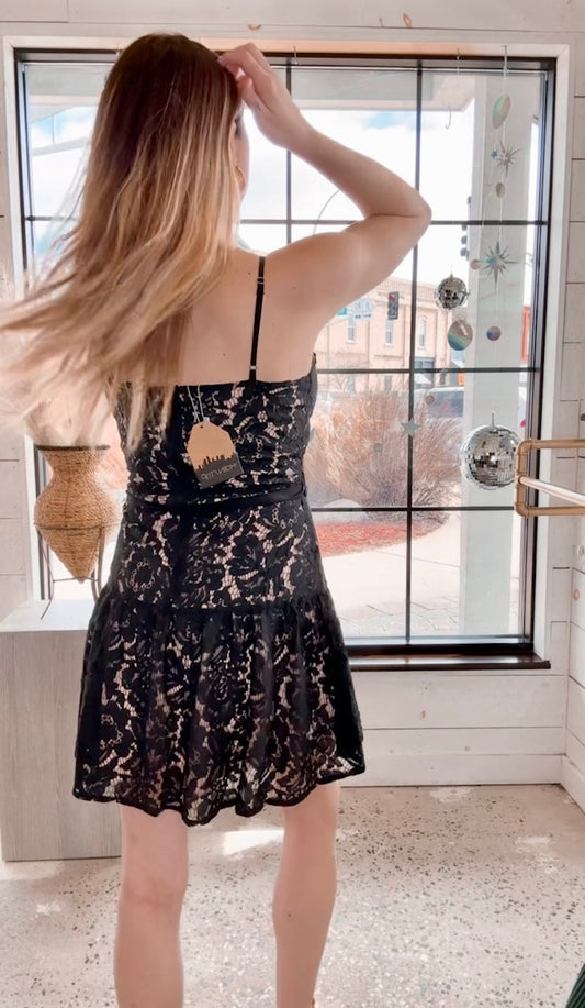 Tyas Floral Print Lace Dress - North Threads