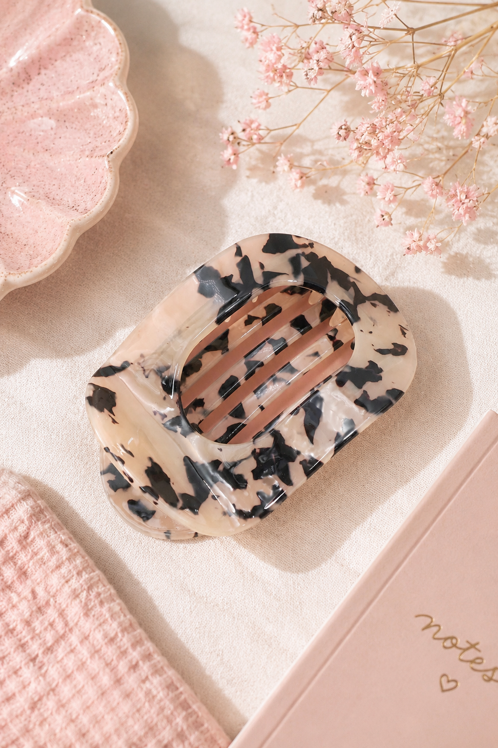Lay Flat Oval Hair Claw Clip