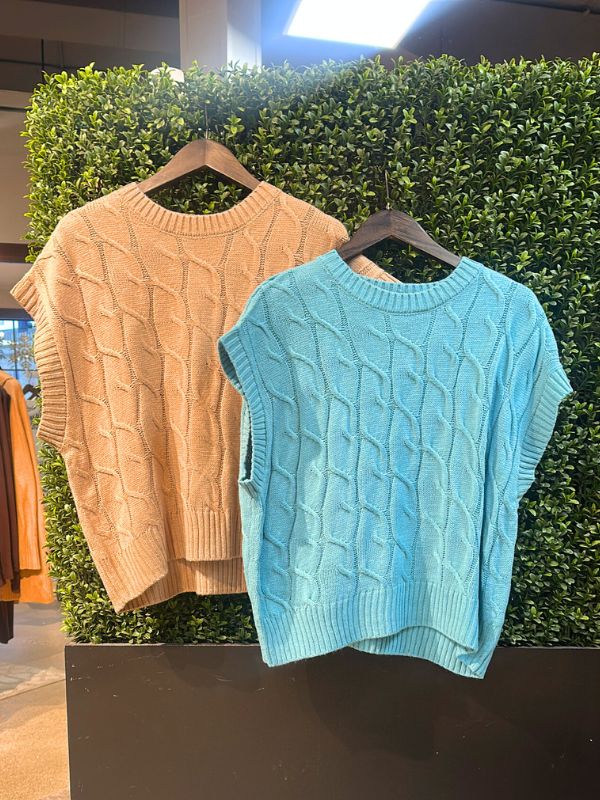 DOORBUSTER: Oversized Cable Knit Sweater Vest