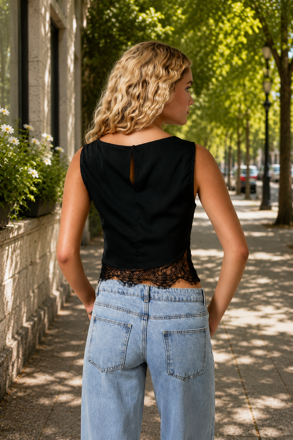 Elegant Lace Sleeveless Top